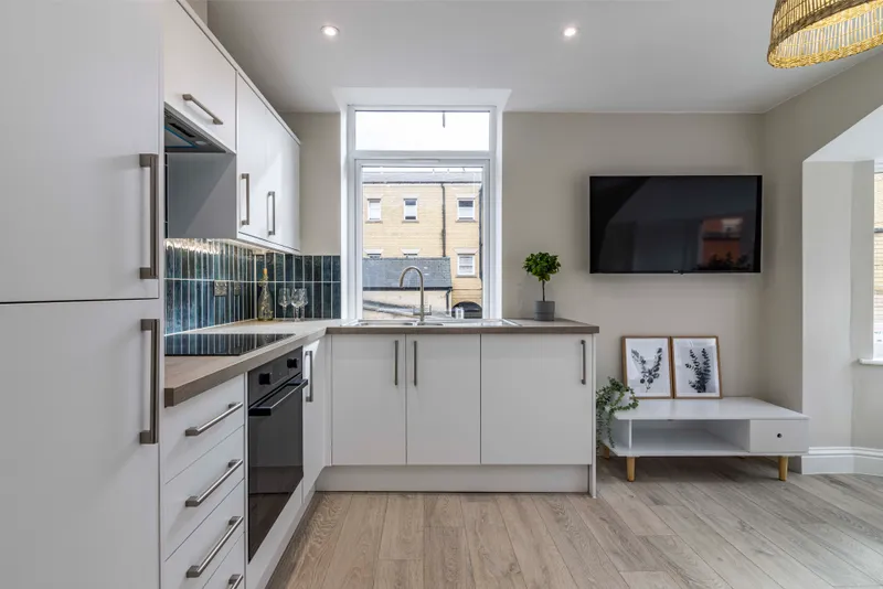 Luxury 1 Bedroom Apartment // 2026/7 - Image 15